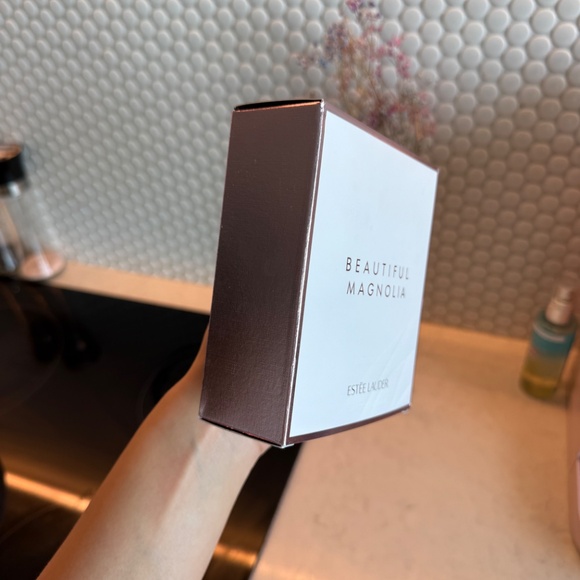 Beautiful Magnolia perfume - Picture 4 of 7